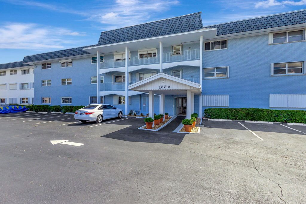 Photo of 100 Shore Court #210, North Palm Beach, FL 33408 (MLS # R10982600)