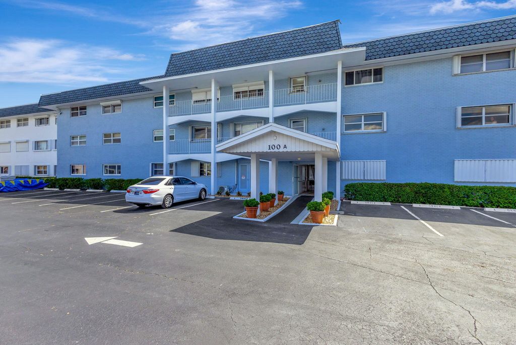 Photo of 100 Shore Court #210, North Palm Beach, FL 33408 (MLS # R10982600)