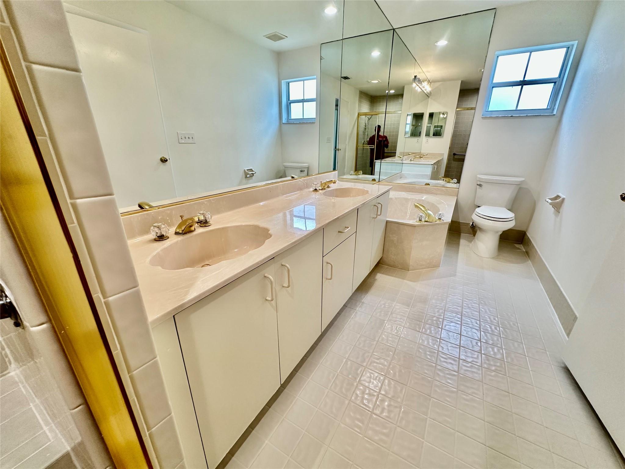 EMERALD POINTE - Residential