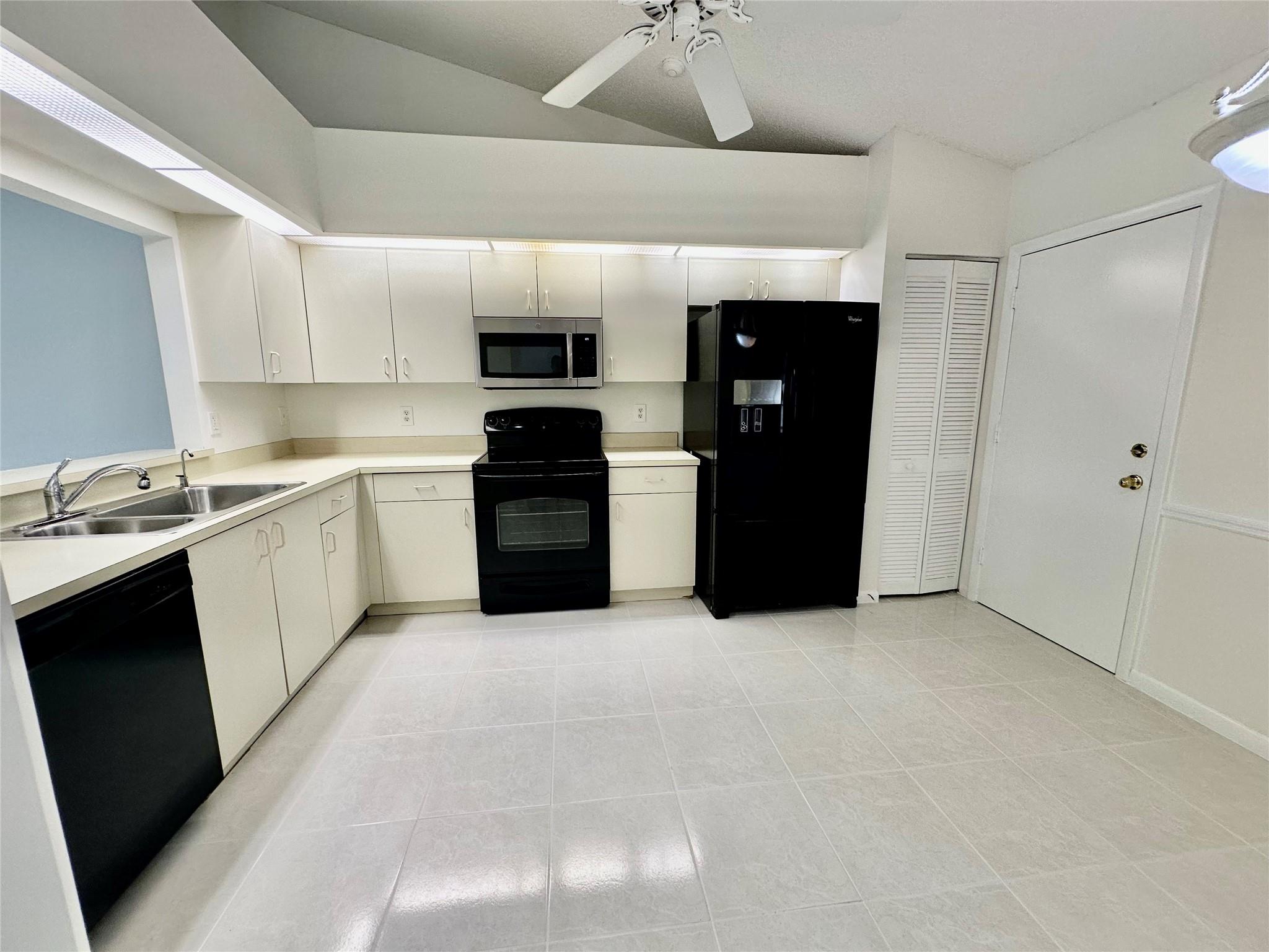 EMERALD POINTE - Residential