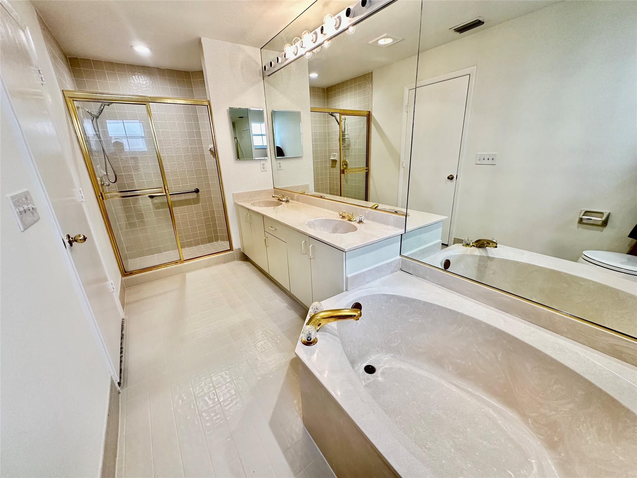 EMERALD POINTE - Residential