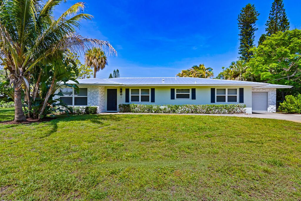 Photo of 381 SE Edgewood Drive, Stuart, FL 34996 (MLS # B26012292)