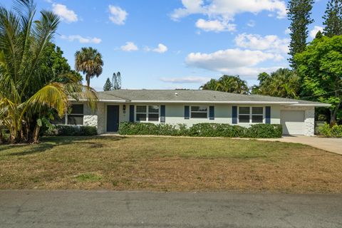 Photo of 381 SE Edgewood Drive, Stuart, FL 34996 (MLS # B26012292)