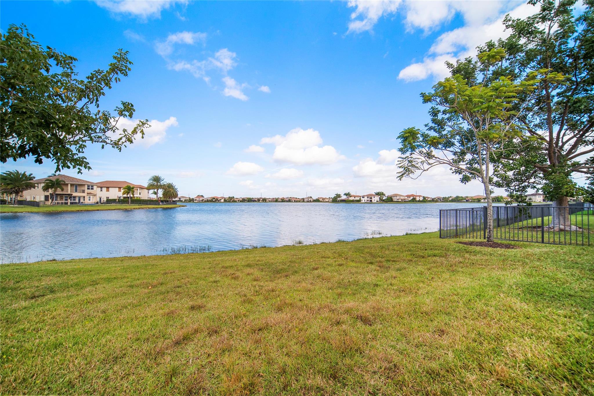 MiraLago - Residential