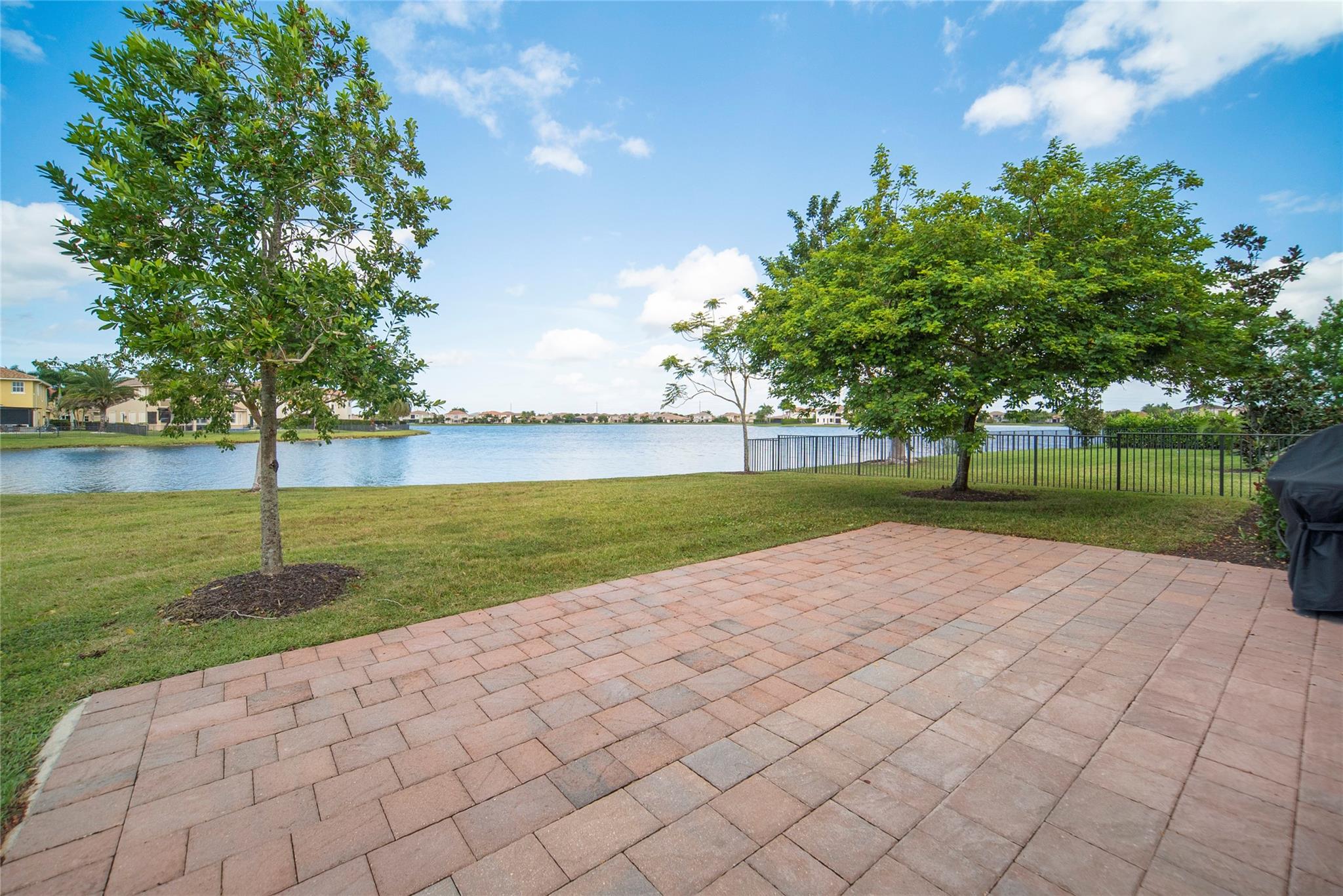 MiraLago - Residential