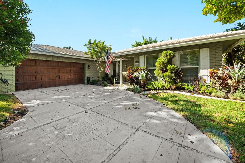 Photo of 10044 Ramblewood Dr, Coral Springs, FL 33071 (MLS # F10529879)