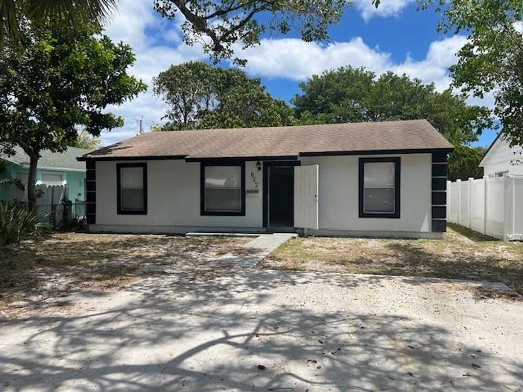 Photo of 822 N D Street, Lake Worth Beach, FL 33460 (MLS # F10428355)