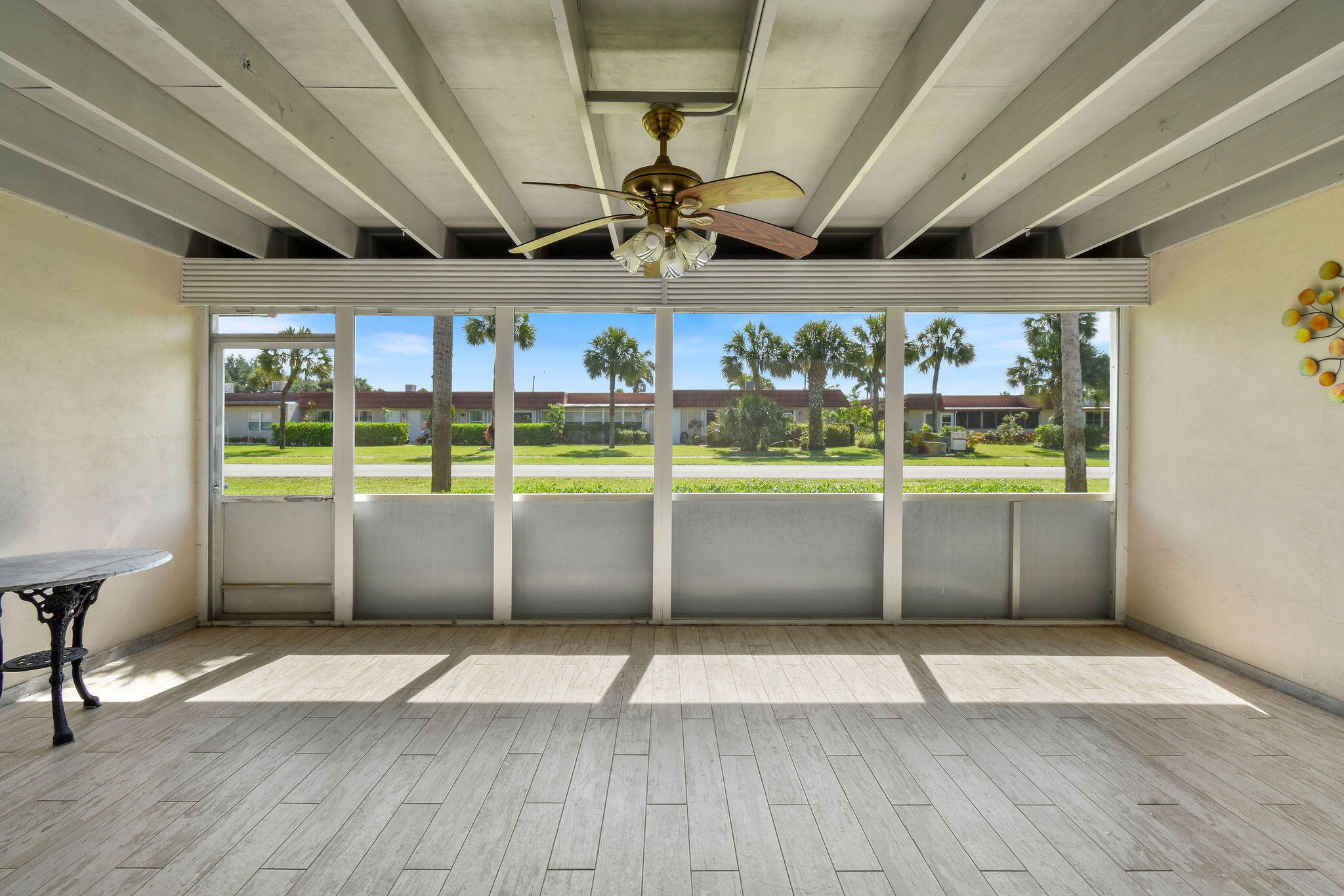 CRESTHAVEN TOWNHOMES SEC 4 CONDO - Residential