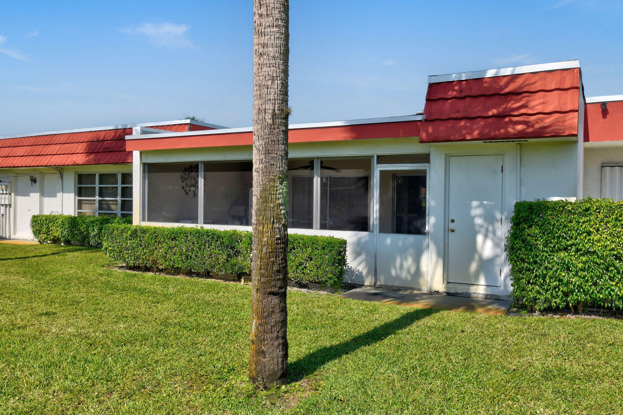 CRESTHAVEN TOWNHOMES SEC 4 CONDO - Residential