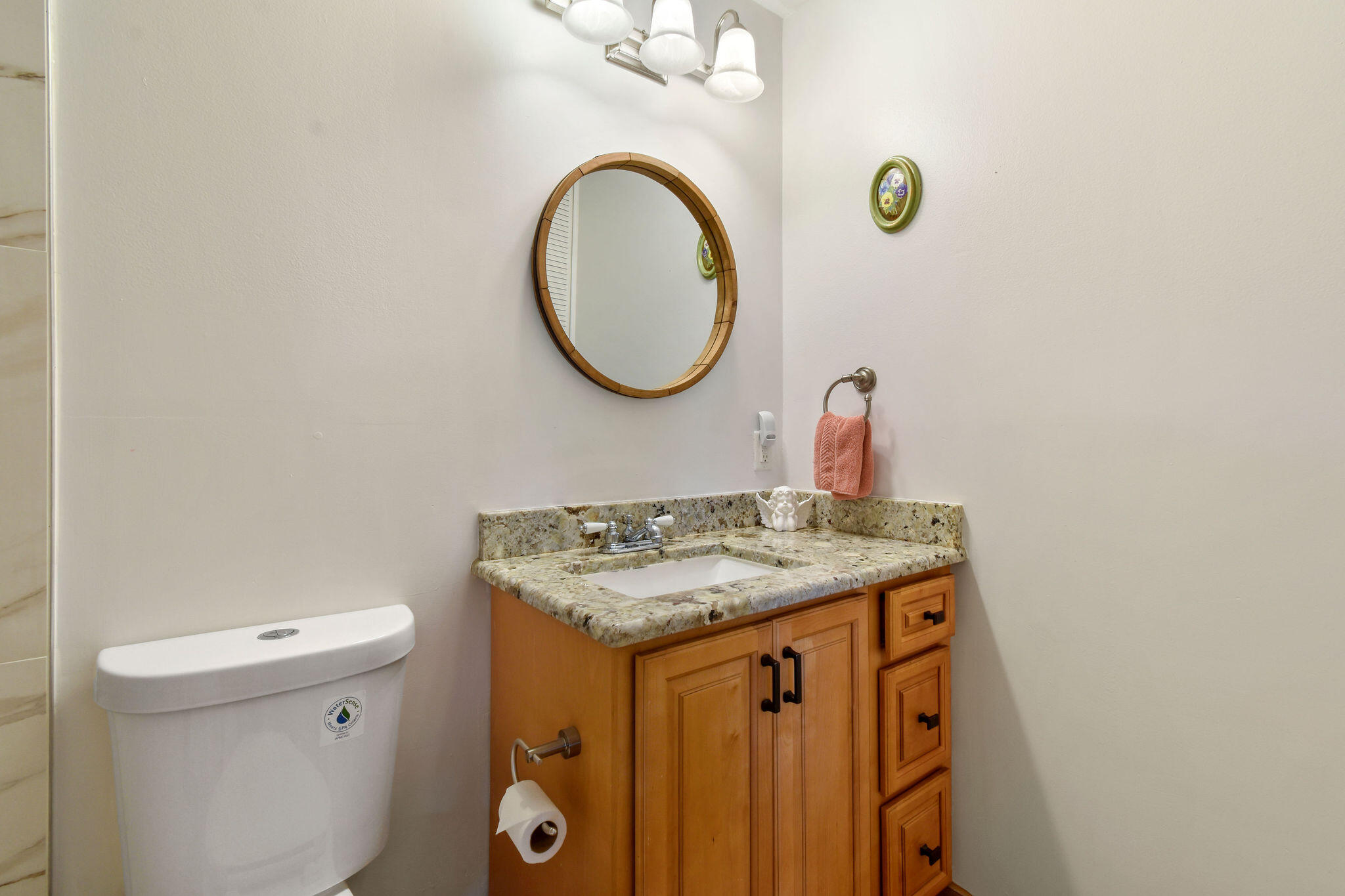 CRESTHAVEN TOWNHOMES SEC 4 CONDO - Residential