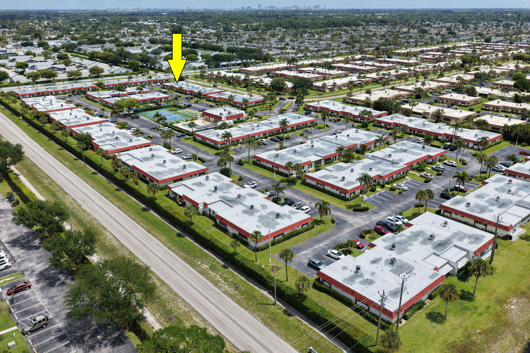 CRESTHAVEN TOWNHOMES SEC 4 CONDO - Residential