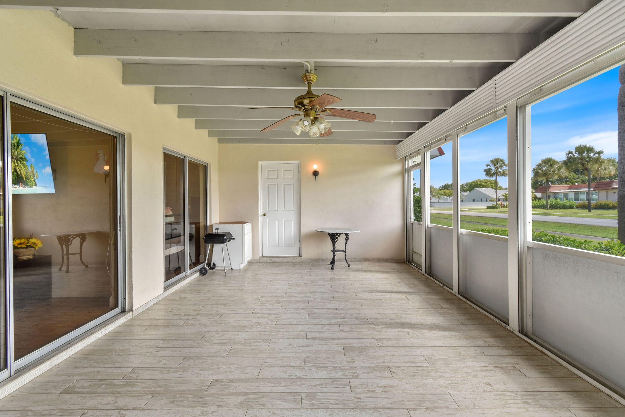 CRESTHAVEN TOWNHOMES SEC 4 CONDO - Residential