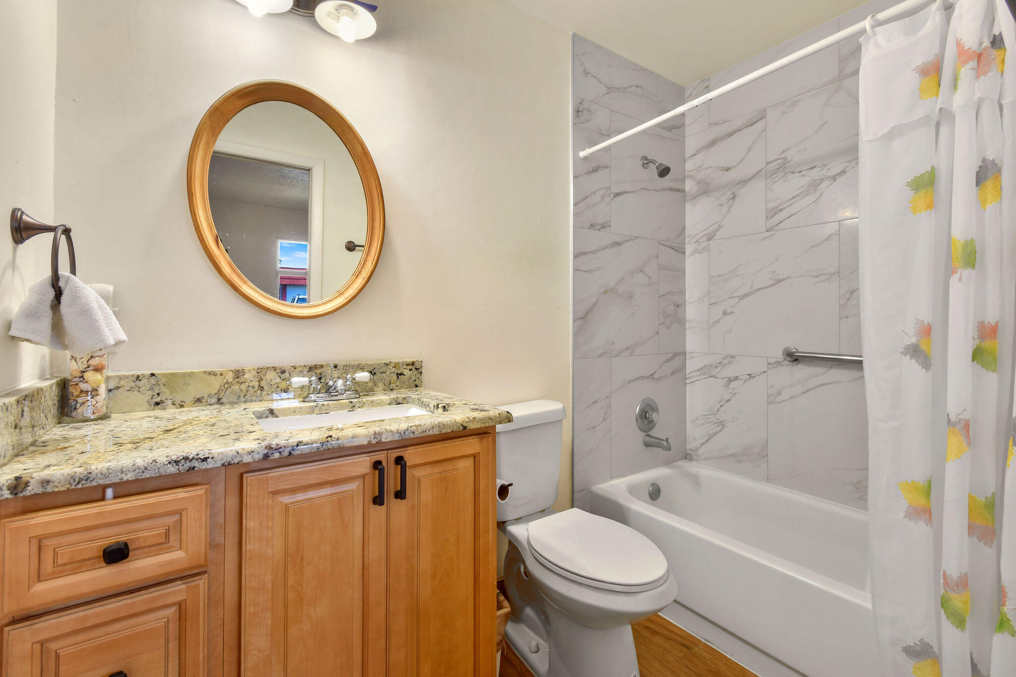 CRESTHAVEN TOWNHOMES SEC 4 CONDO - Residential