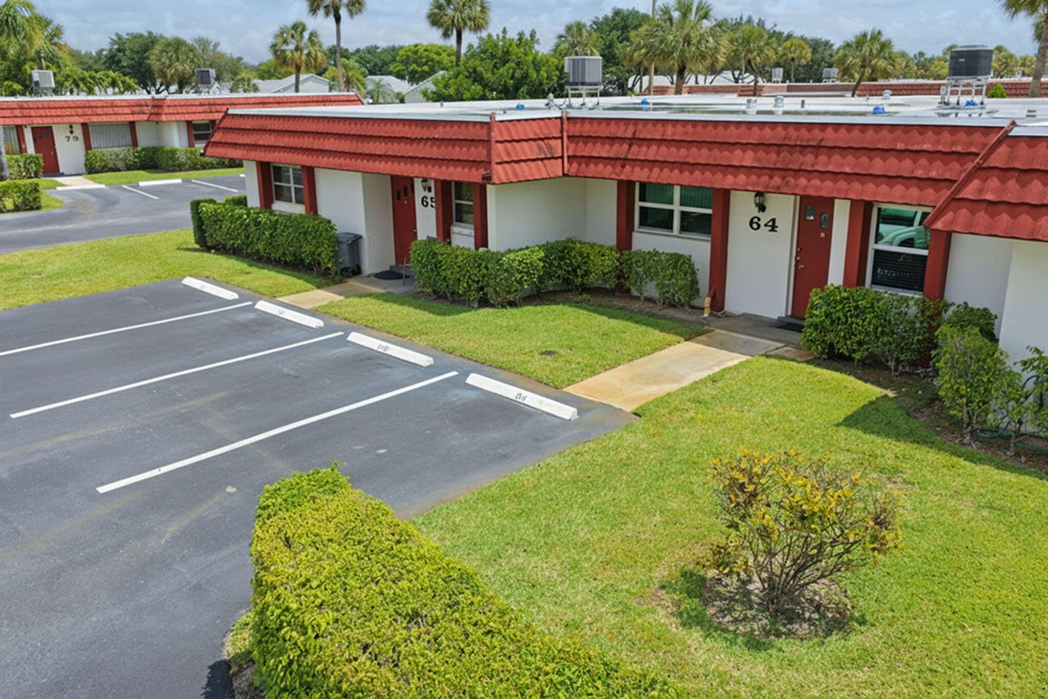 CRESTHAVEN TOWNHOMES SEC 4 CONDO - Residential