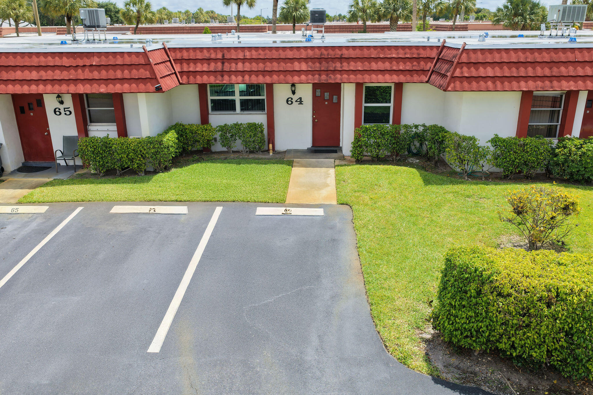 CRESTHAVEN TOWNHOMES SEC 4 CONDO - Residential