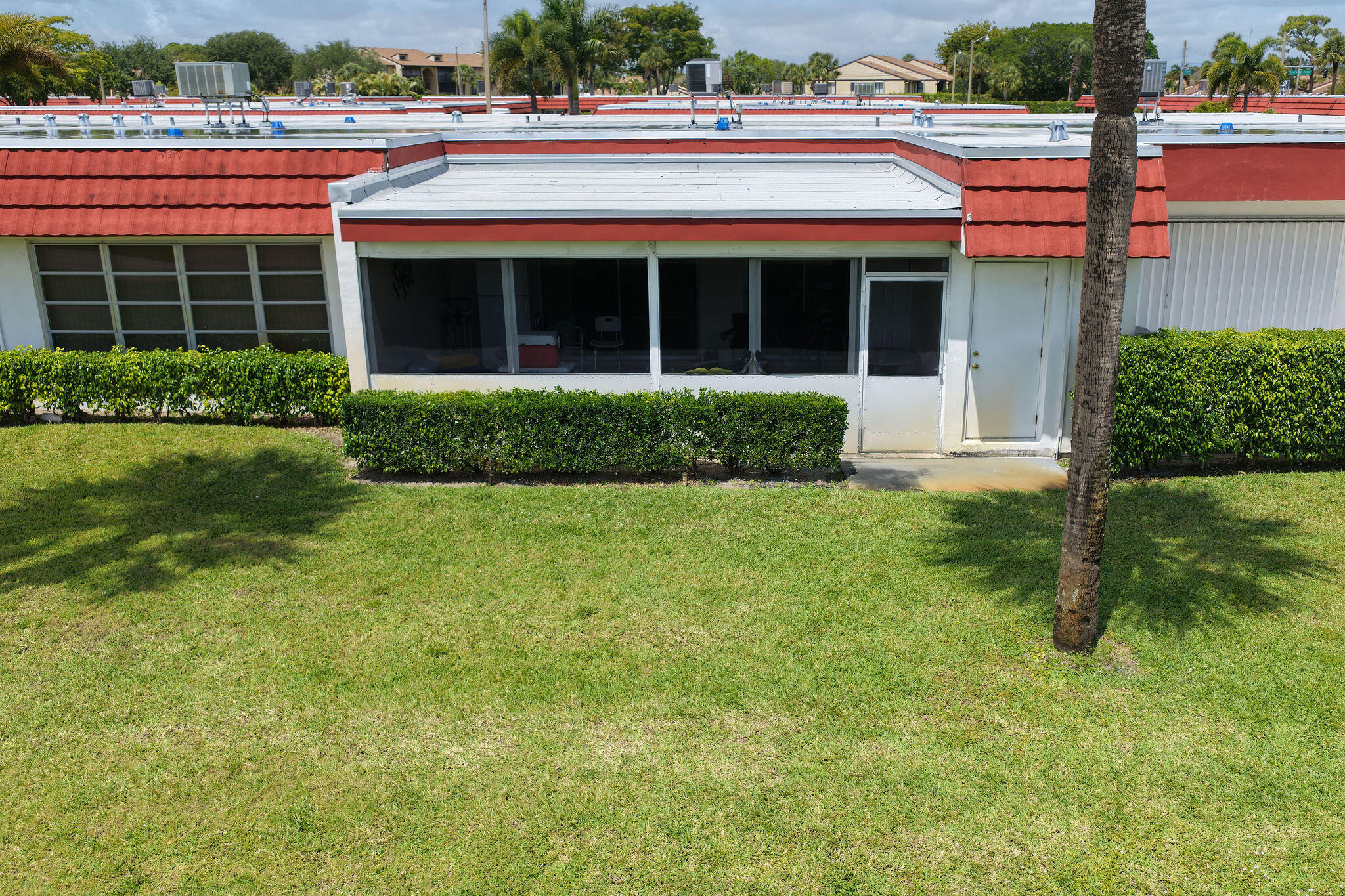 CRESTHAVEN TOWNHOMES SEC 4 CONDO - Residential