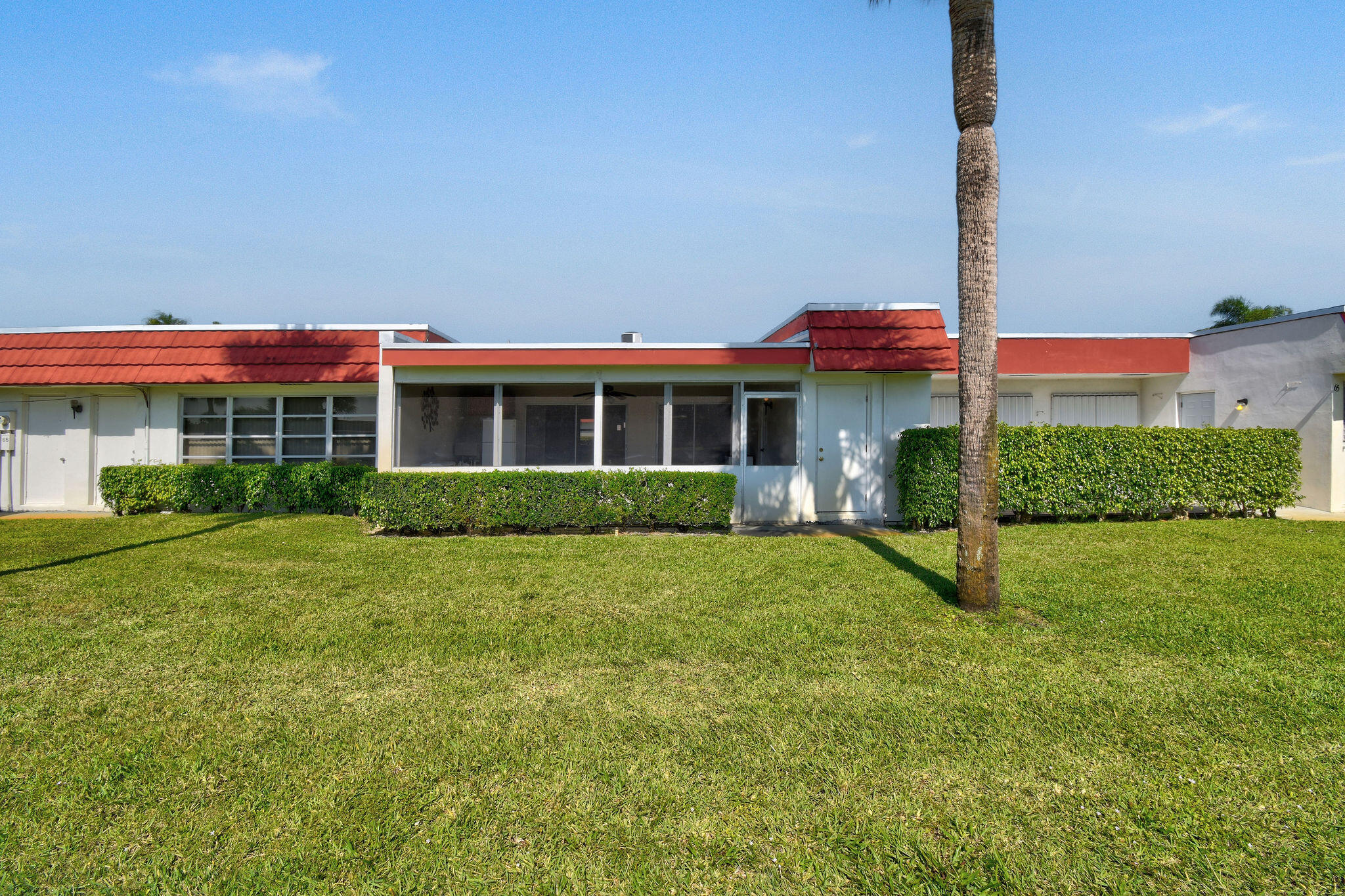 CRESTHAVEN TOWNHOMES SEC 4 CONDO - Residential