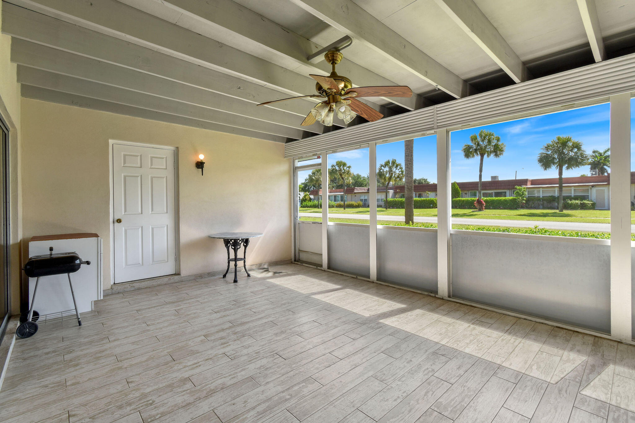 CRESTHAVEN TOWNHOMES SEC 4 CONDO - Residential