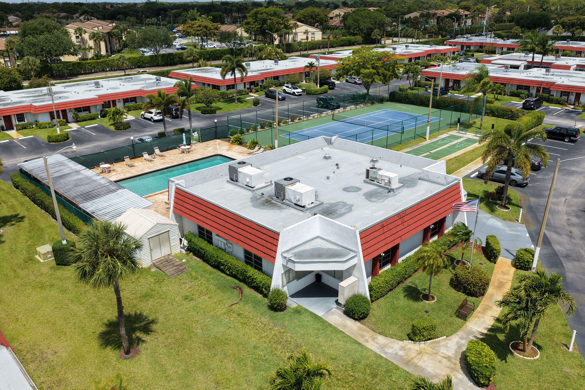 CRESTHAVEN TOWNHOMES SEC 4 CONDO - Residential