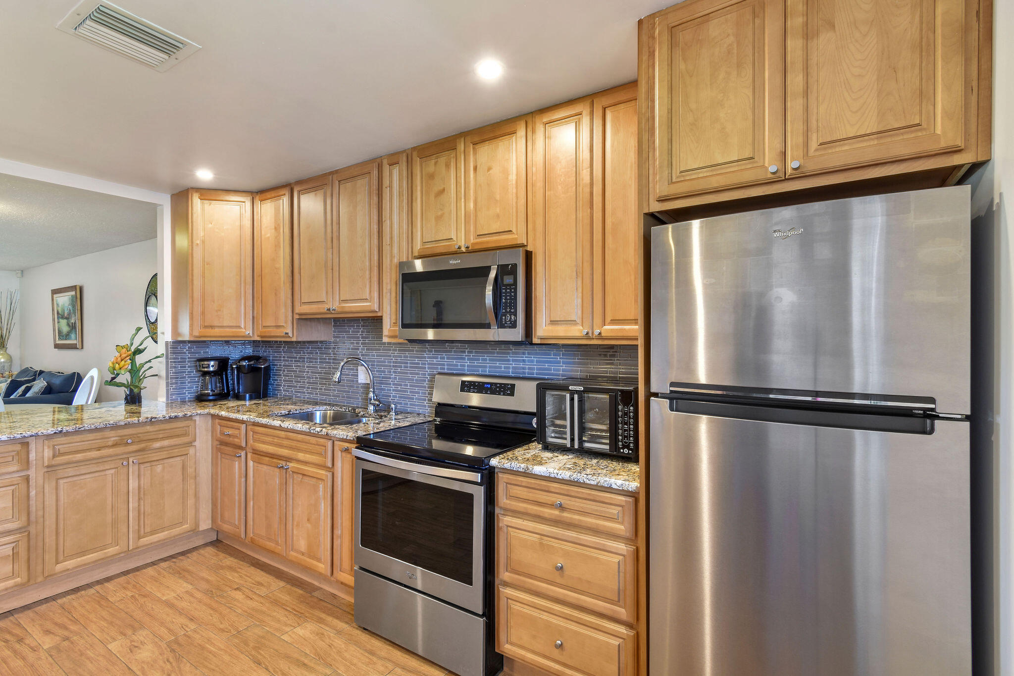 CRESTHAVEN TOWNHOMES SEC 4 CONDO - Residential