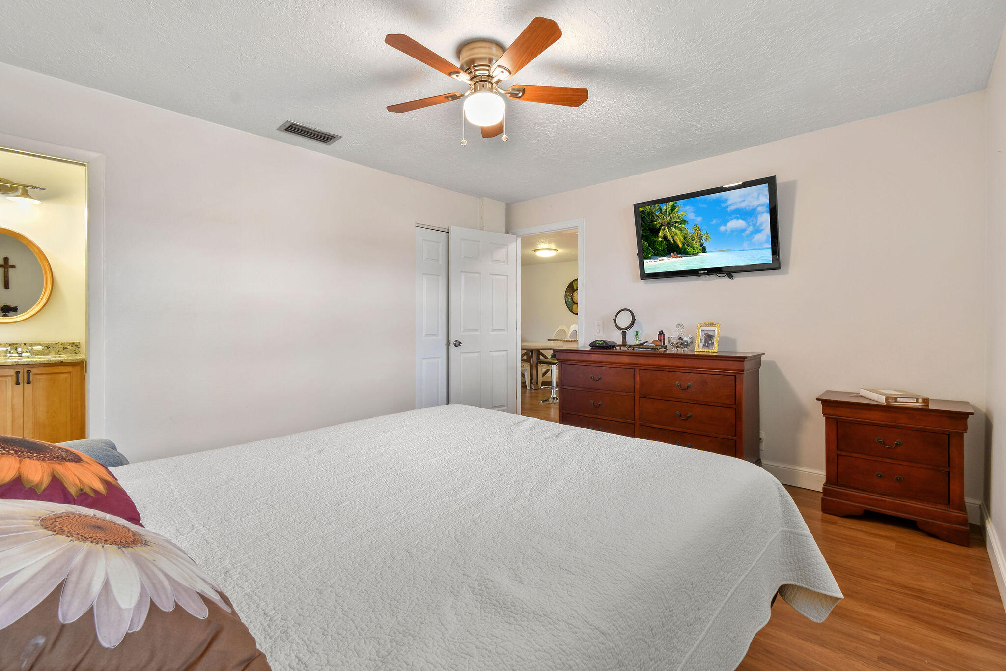 CRESTHAVEN TOWNHOMES SEC 4 CONDO - Residential