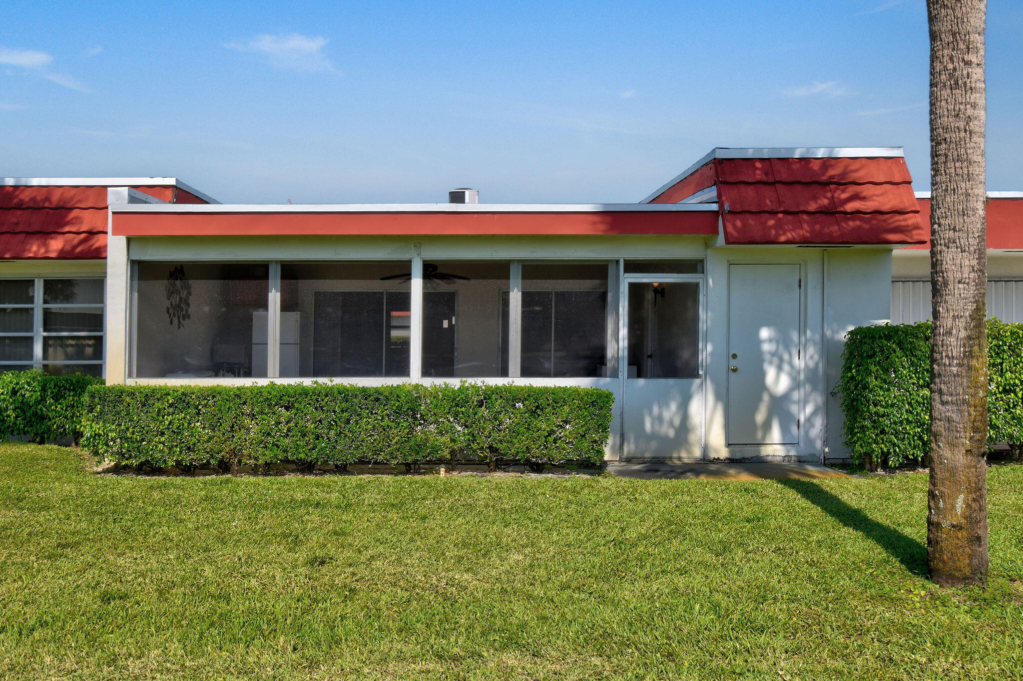 CRESTHAVEN TOWNHOMES SEC 4 CONDO - Residential