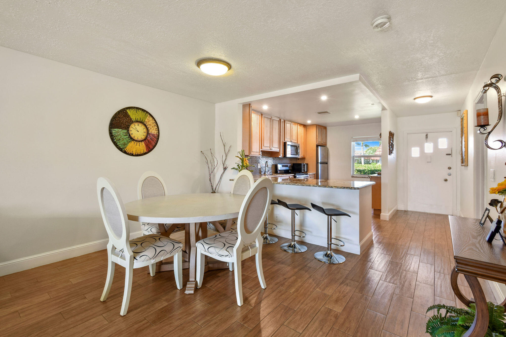 CRESTHAVEN TOWNHOMES SEC 4 CONDO - Residential