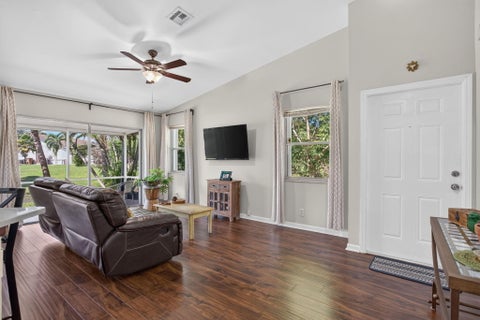 Tiny photo for 2007 DISCOVERY Circle E, Deerfield Beach, FL 33442 (MLS # B26070486)