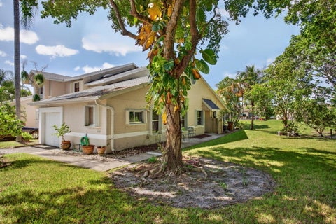 Tiny photo for 2007 DISCOVERY Circle E, Deerfield Beach, FL 33442 (MLS # B26070486)
