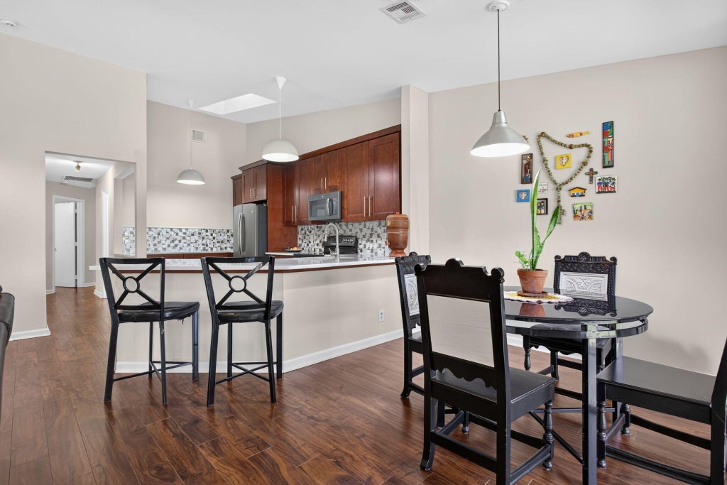Photo of 2007 DISCOVERY Circle E, Deerfield Beach, FL 33442 (MLS # B26070486)