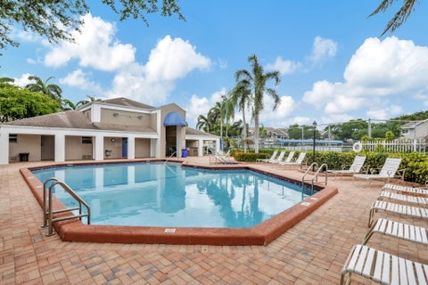Tiny photo for 2007 DISCOVERY Circle E, Deerfield Beach, FL 33442 (MLS # B26070486)