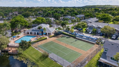 Tiny photo for 2007 DISCOVERY Circle E, Deerfield Beach, FL 33442 (MLS # B26070486)