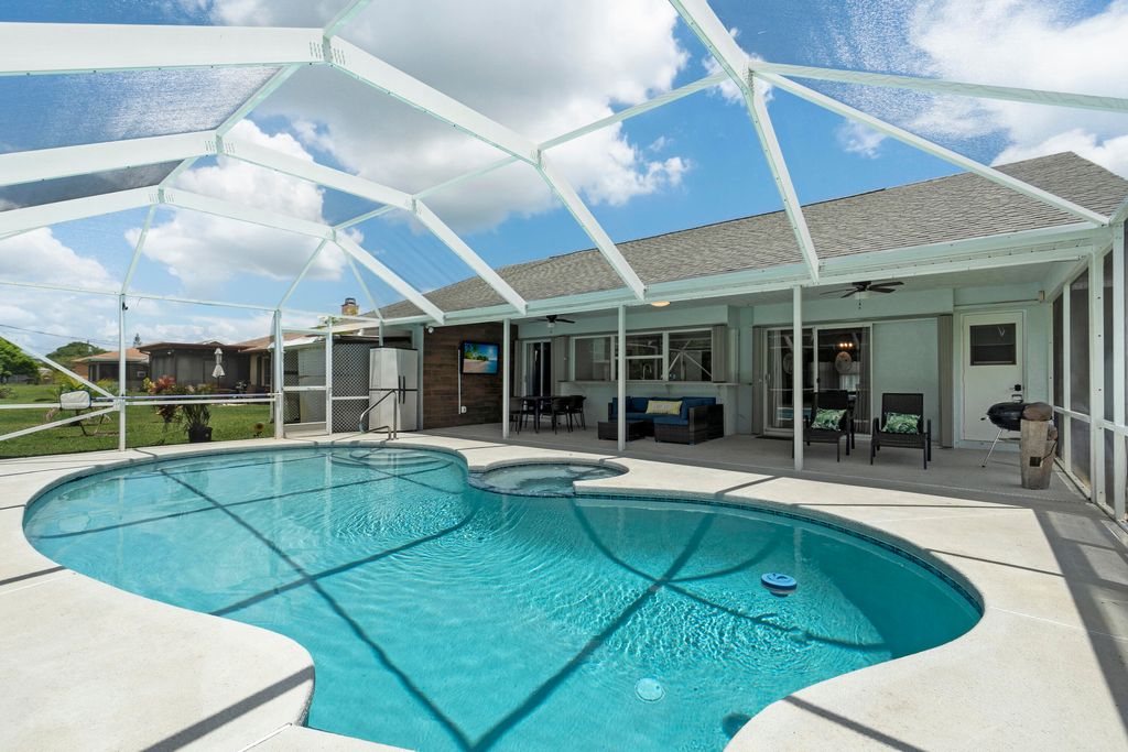 Photo of 2336 SE Avalon Road, Port Saint Lucie, FL 34952 (MLS # R10808304)