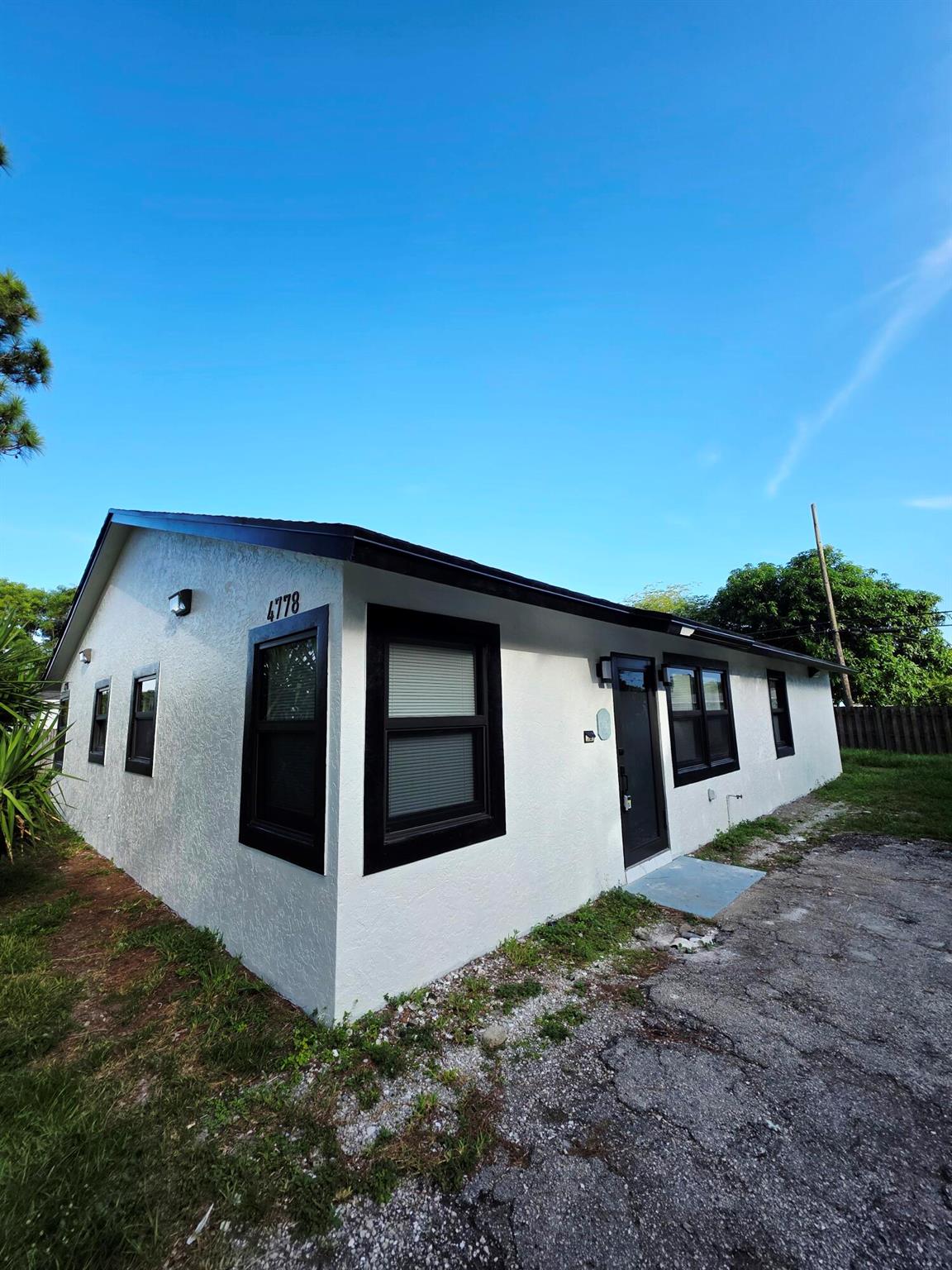 Come see this charming duplex located in a central and quiet area of Greenacres. Featuring two spacious bedrooms and one recently remodeled bathroom, this home offers a clean, modern, and move-in ready living space. Enjoy the convenience of private parking, and rest easy knowing the property is in excellent condition -- perfect for comfortable living or as a smart investment opportunity. Don't miss out on this ideal location in one of Florida's most desirable areas!