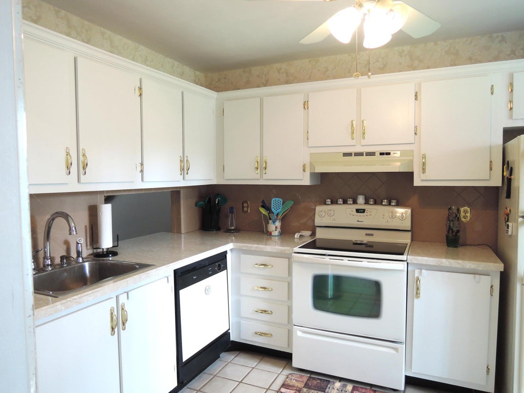 Photo of 944 Savannas Point Drive #Apt B, Fort Pierce, FL 34982 (MLS # R11117153)