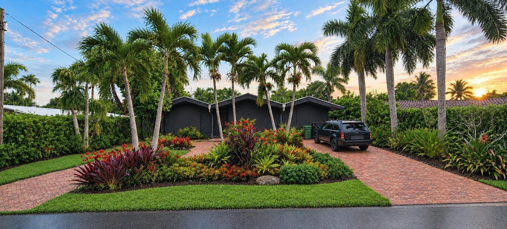 Photo of 2060 NE 55TH Street, Fort Lauderdale, FL 33308 (MLS # B26074178)