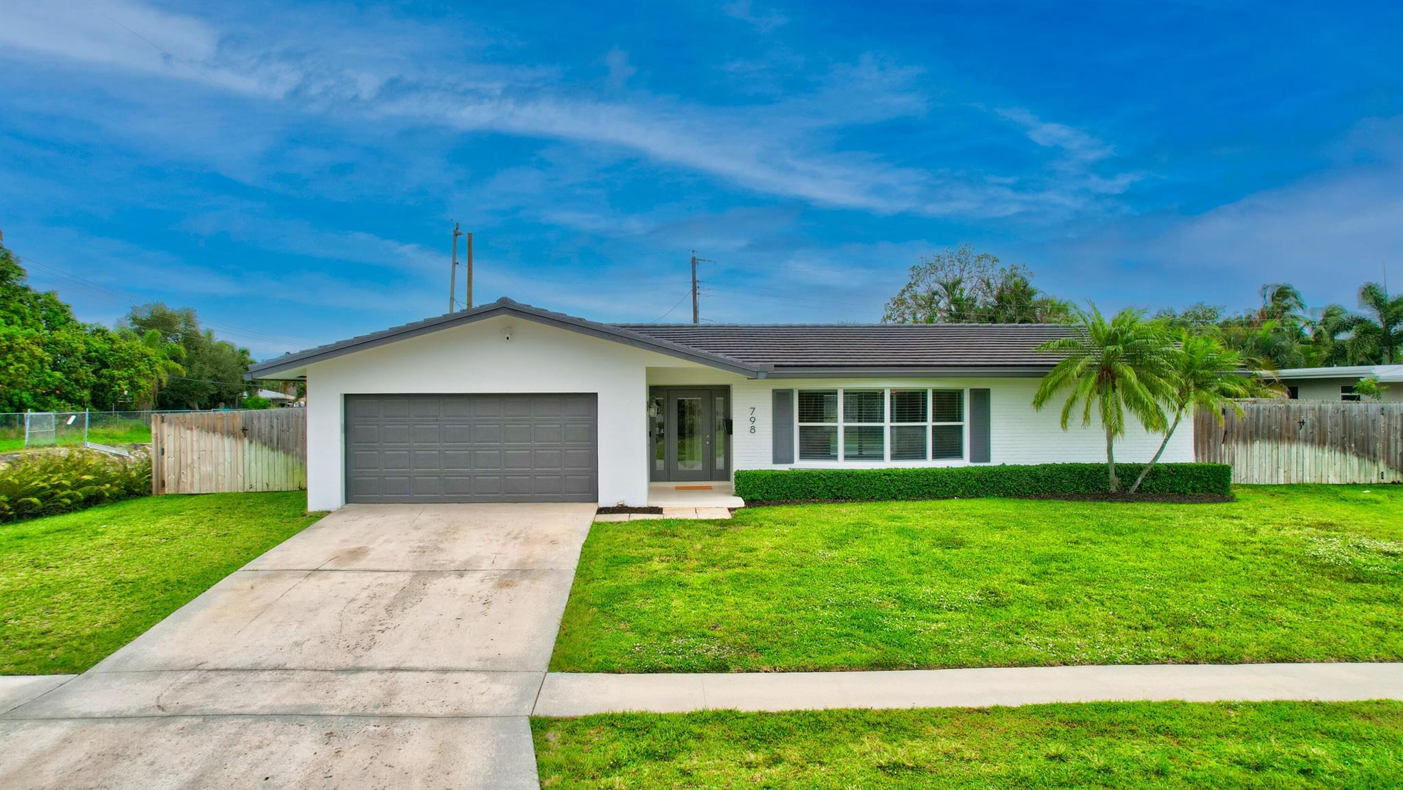 798 SW 15th Avenue