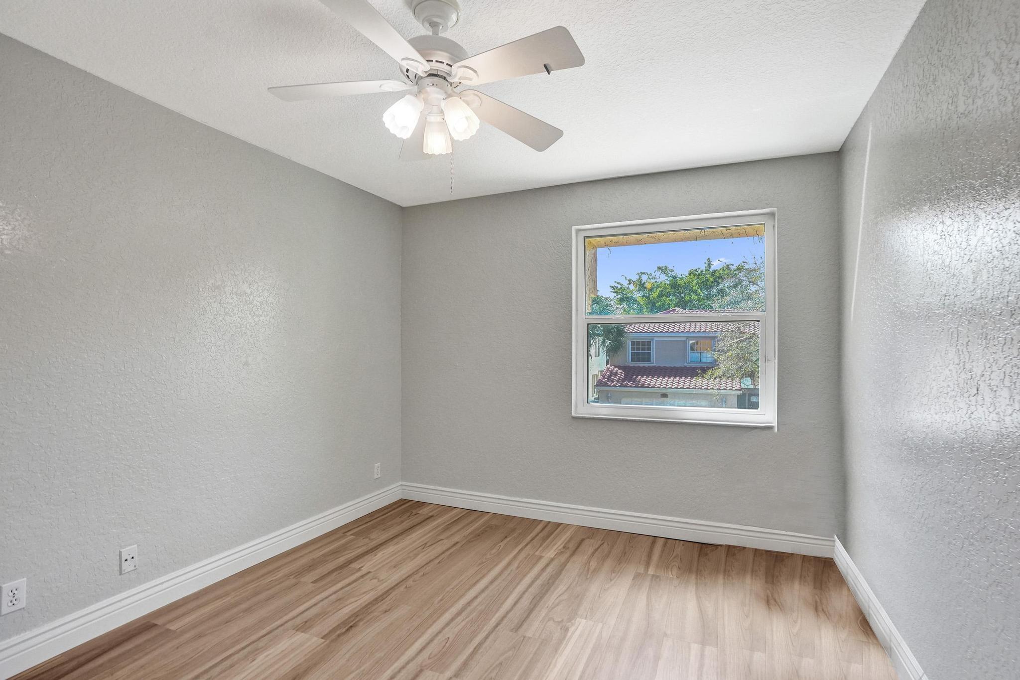 KENSINGTON - Residential