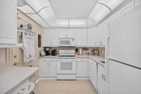 Tiny photo for 1160 N Federal Highway #1017, Fort Lauderdale, FL 33304 (MLS # B26052029)
