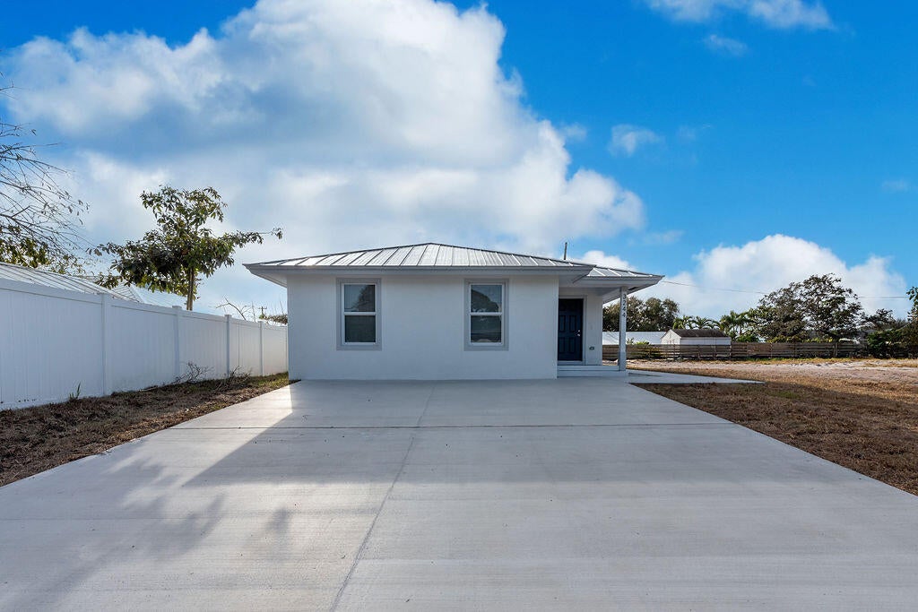 Photo of 3018 SE Iris Street #1, Stuart, FL 34997 (MLS # B26048155)