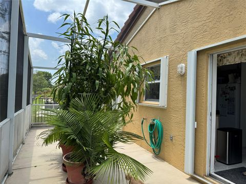 Single Family Residence in Deerfield Beach FL 4300 1st Dr Dr 7.jpg