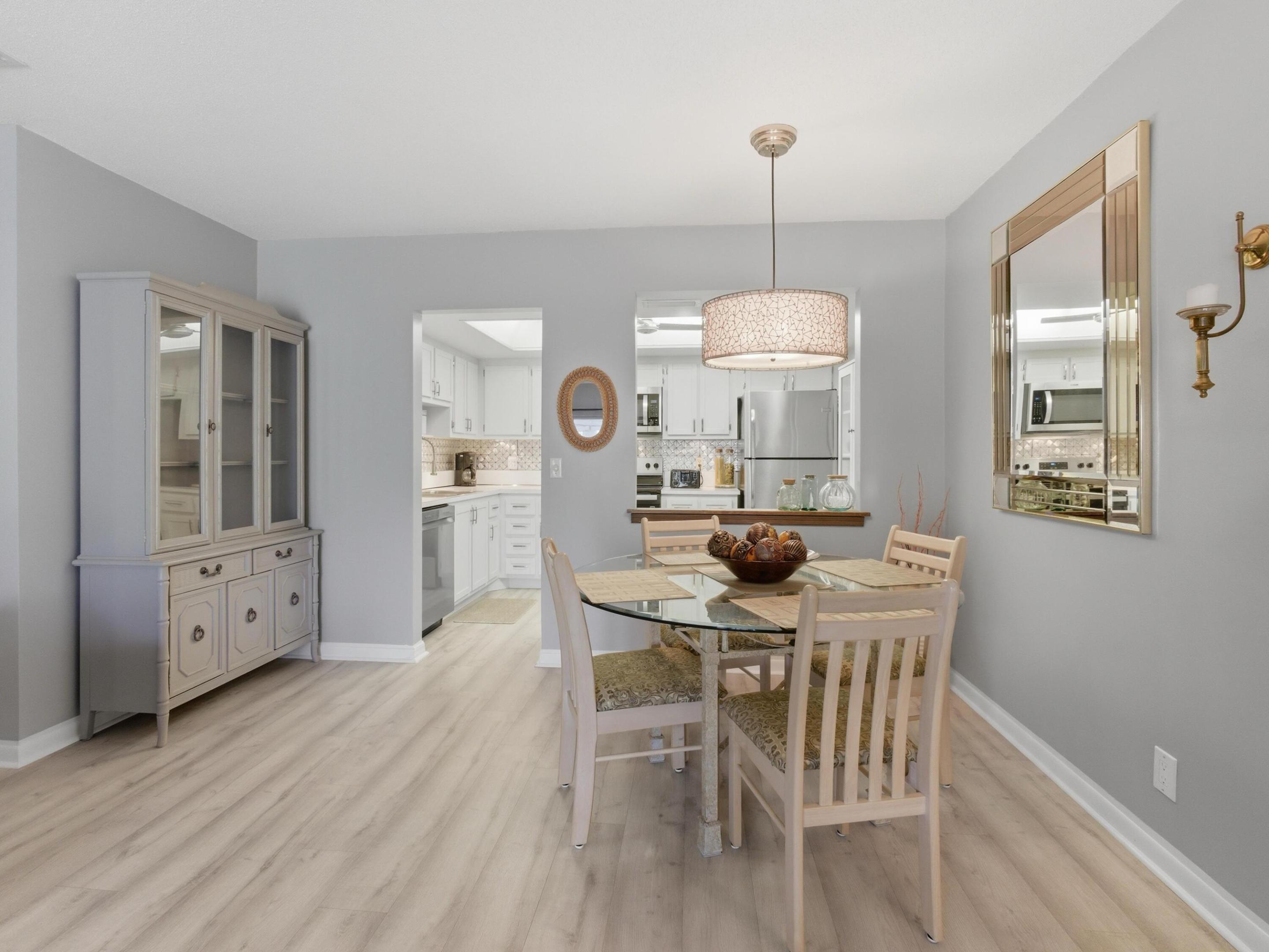 FOUR SEA SUNS - Residential