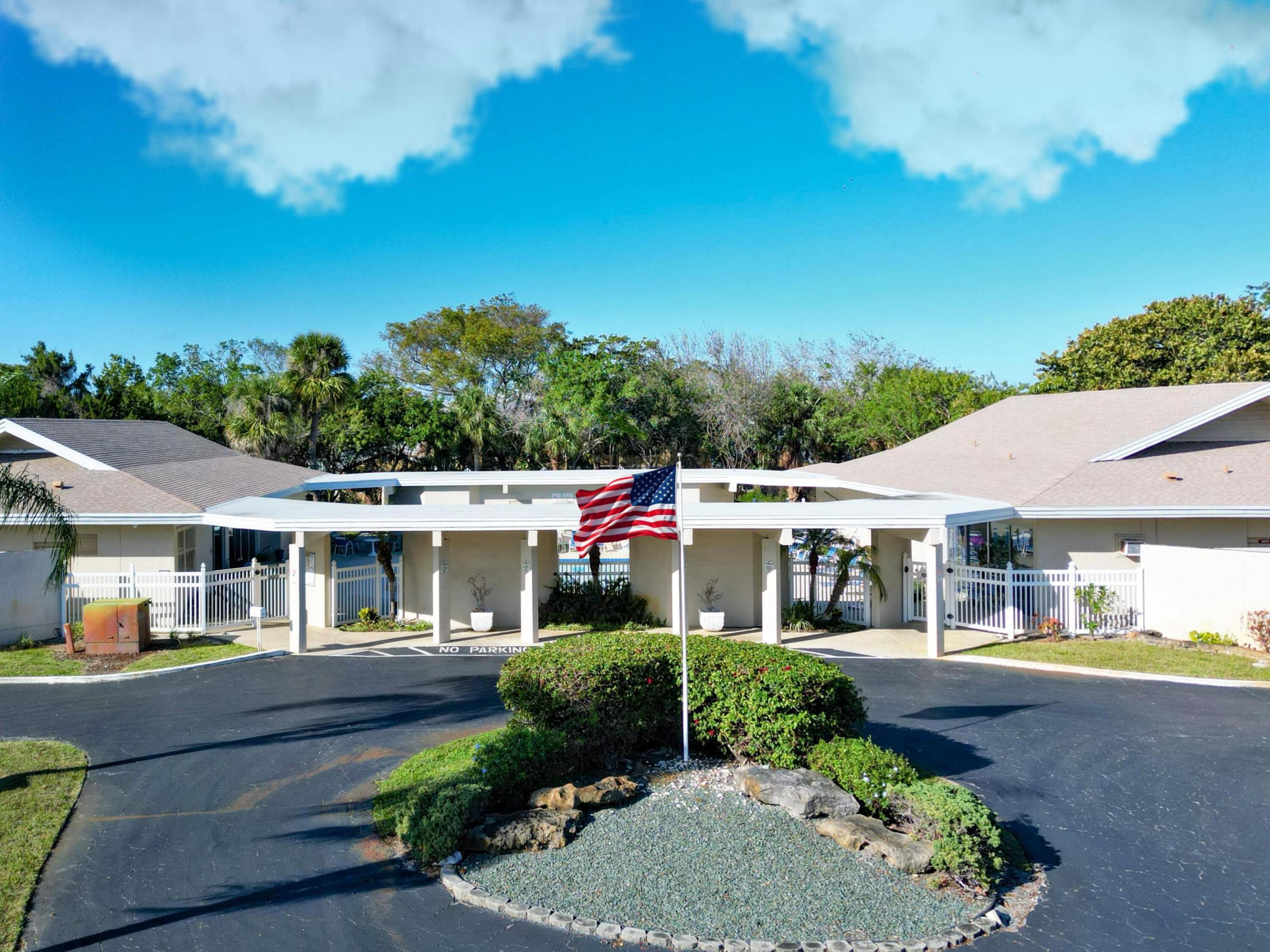 FOUR SEA SUNS - Residential