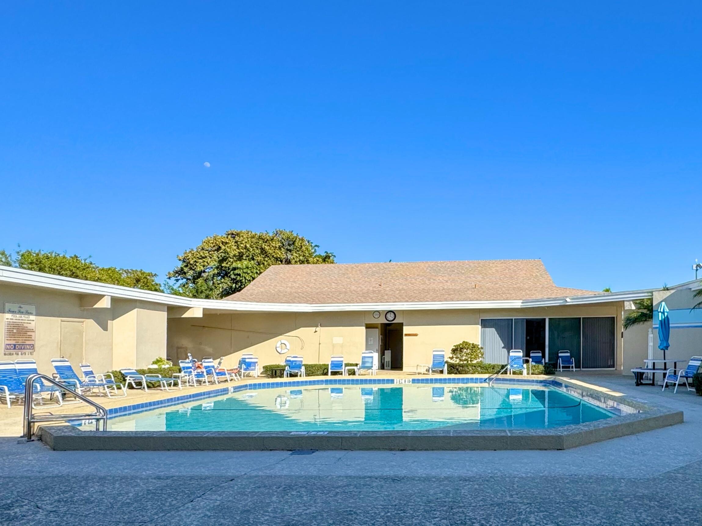 FOUR SEA SUNS - Residential