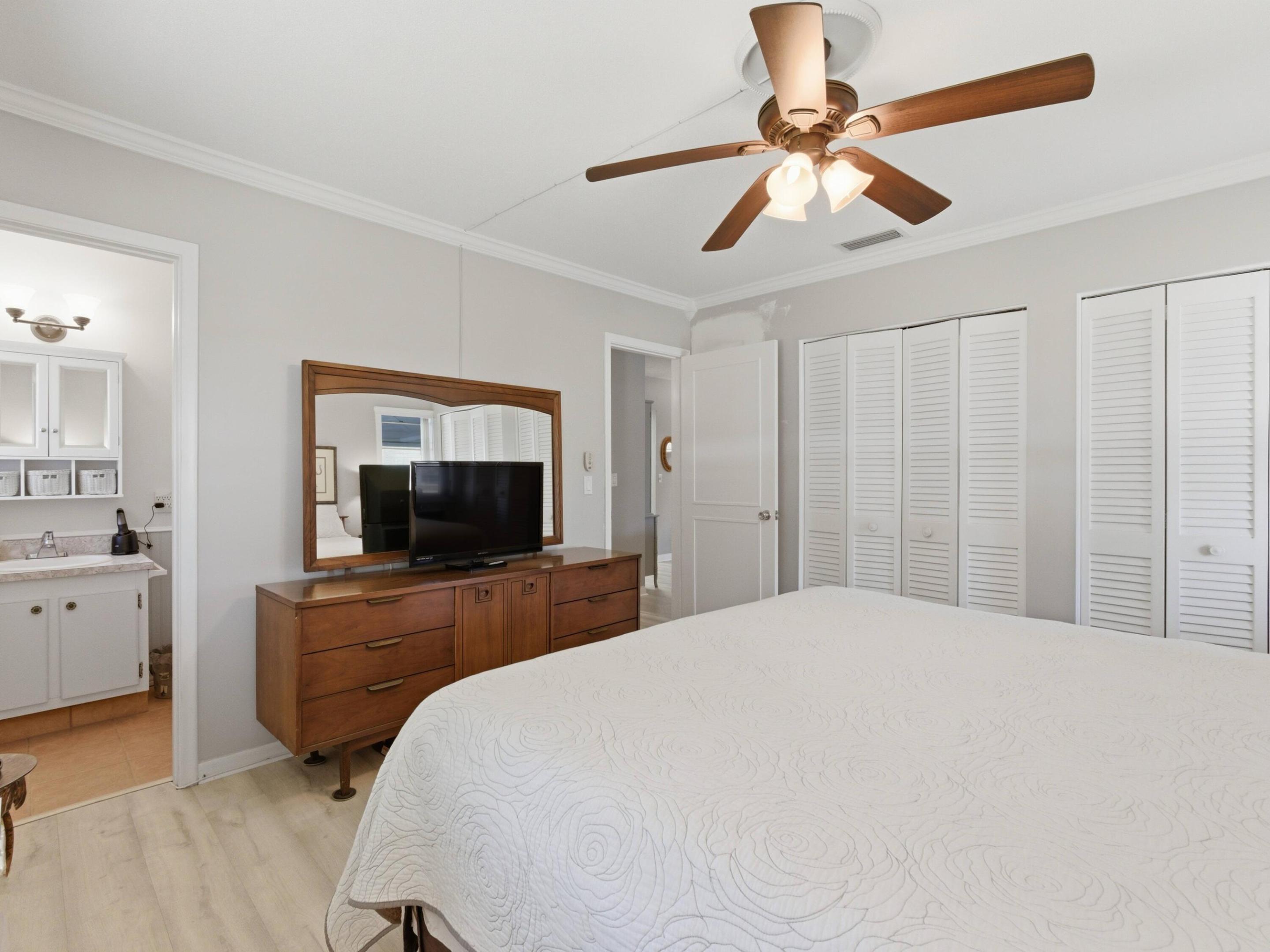 FOUR SEA SUNS - Residential