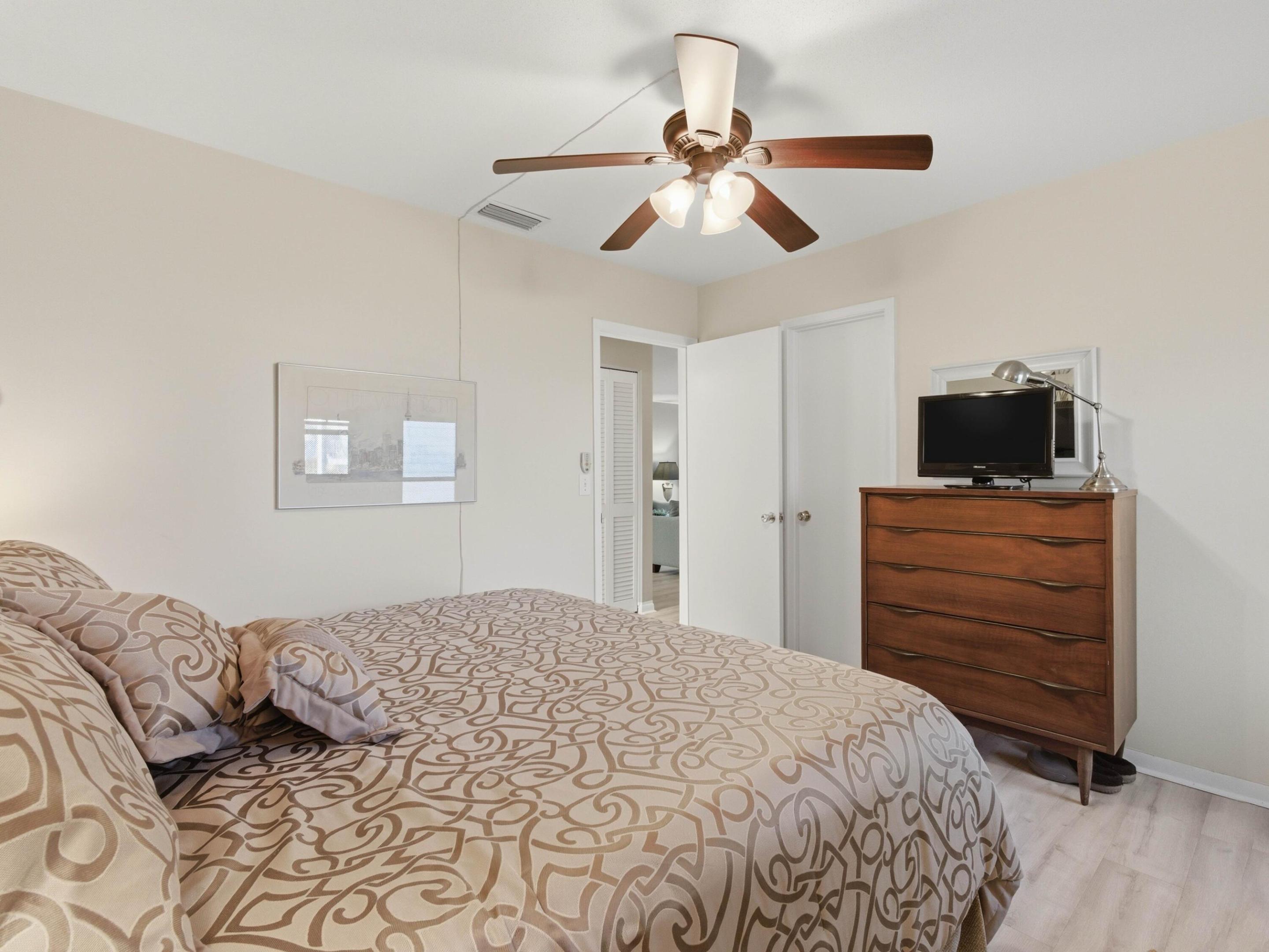 FOUR SEA SUNS - Residential