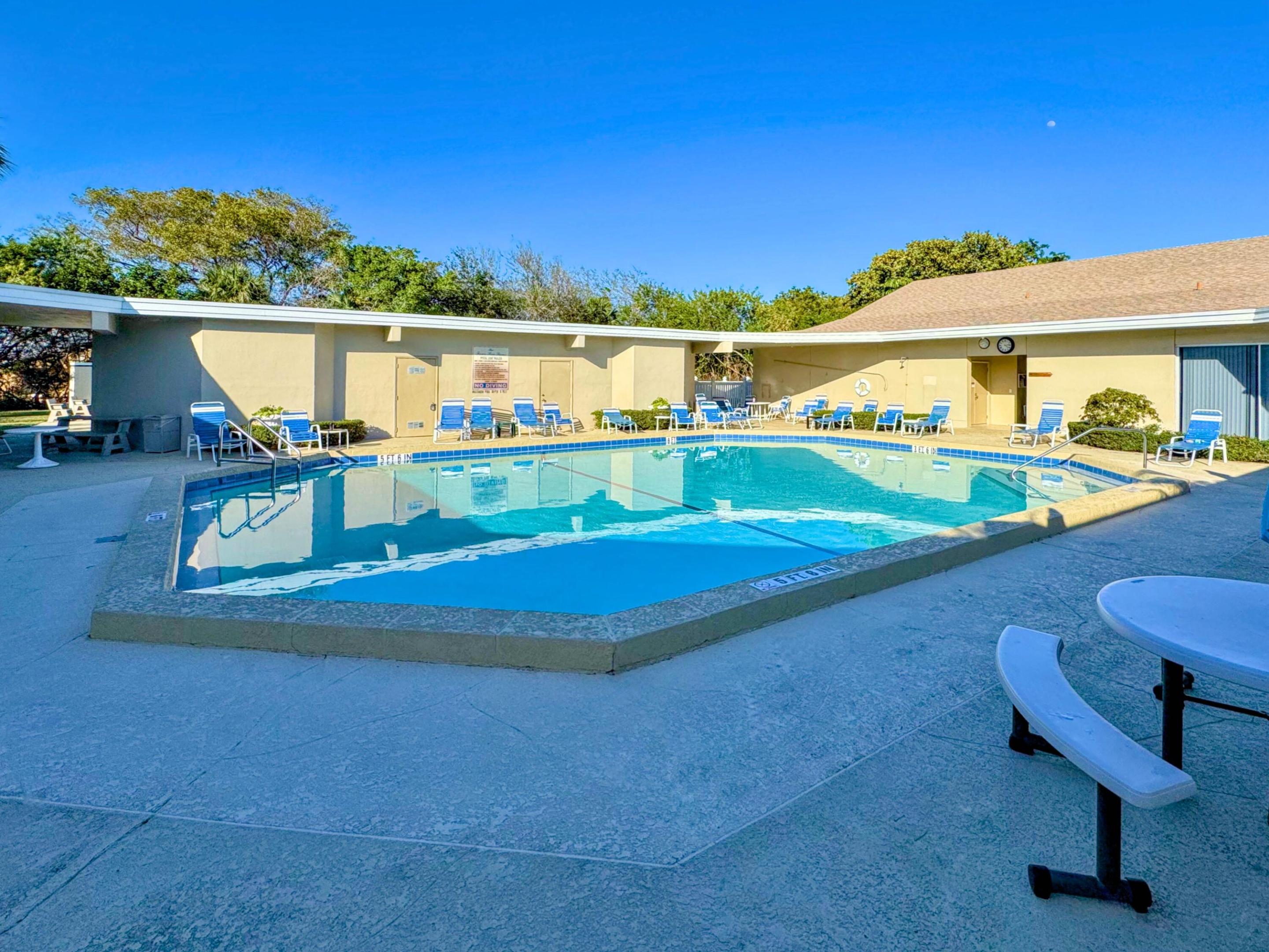 FOUR SEA SUNS - Residential