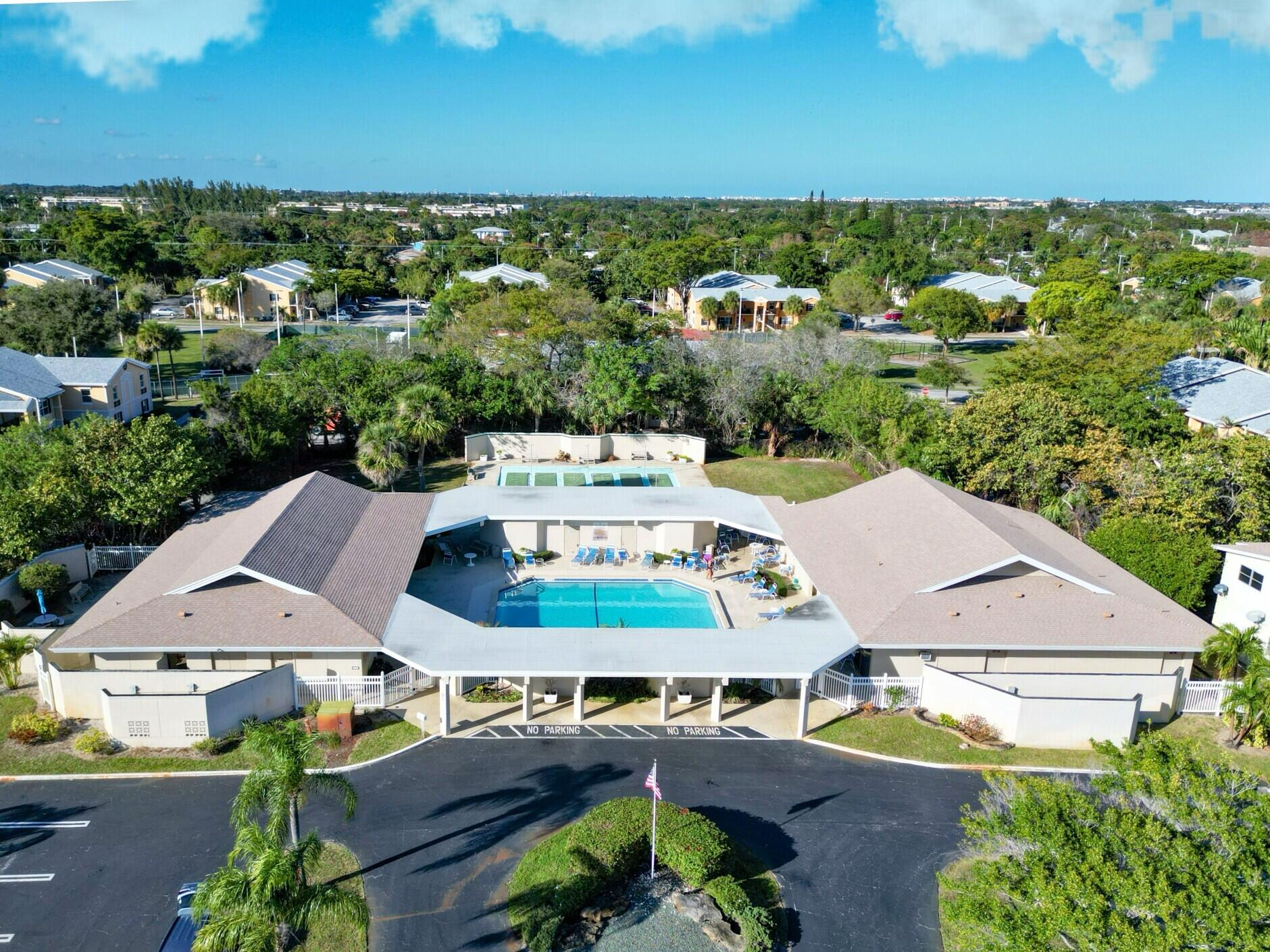 FOUR SEA SUNS - Residential