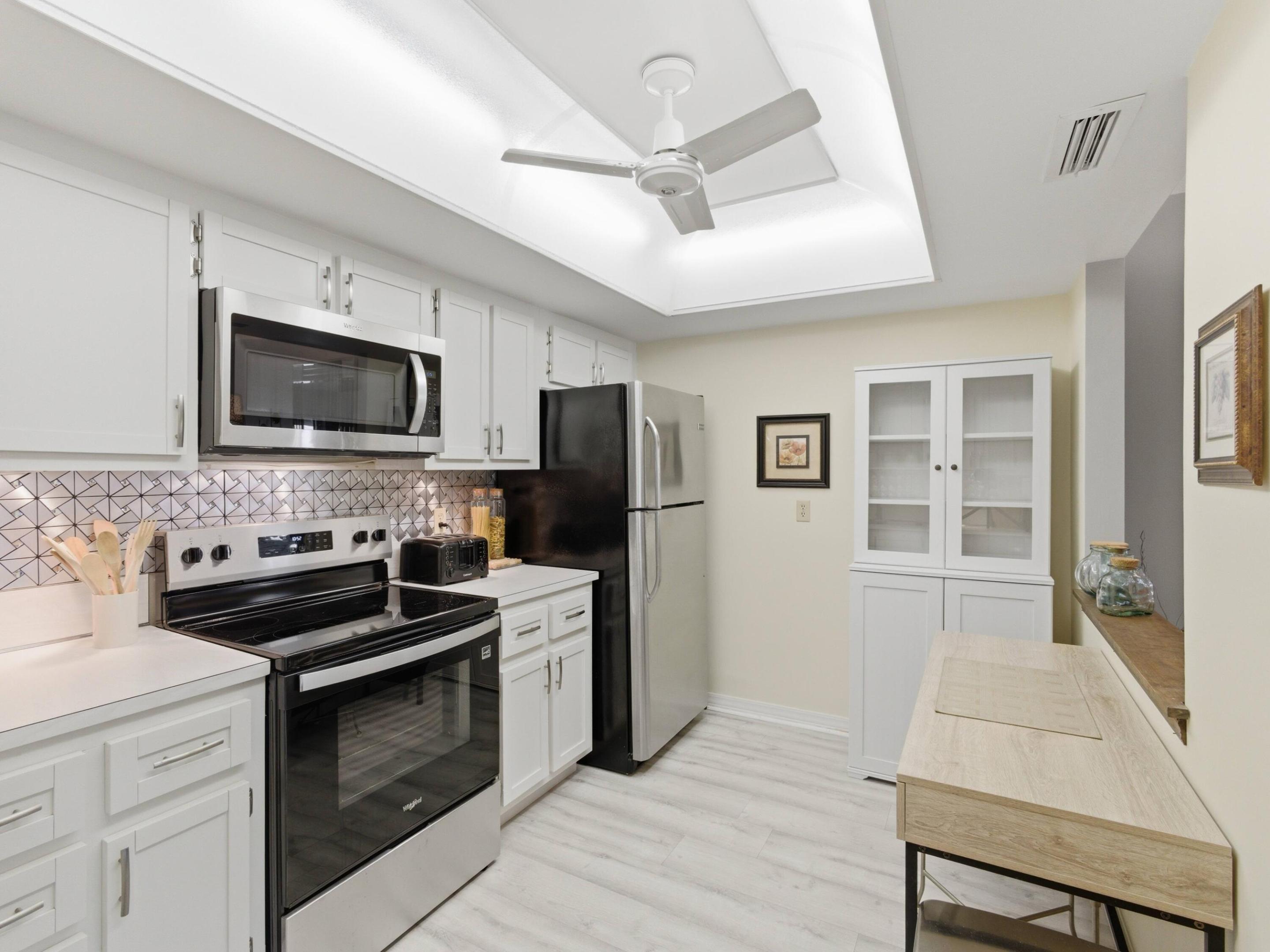 FOUR SEA SUNS - Residential