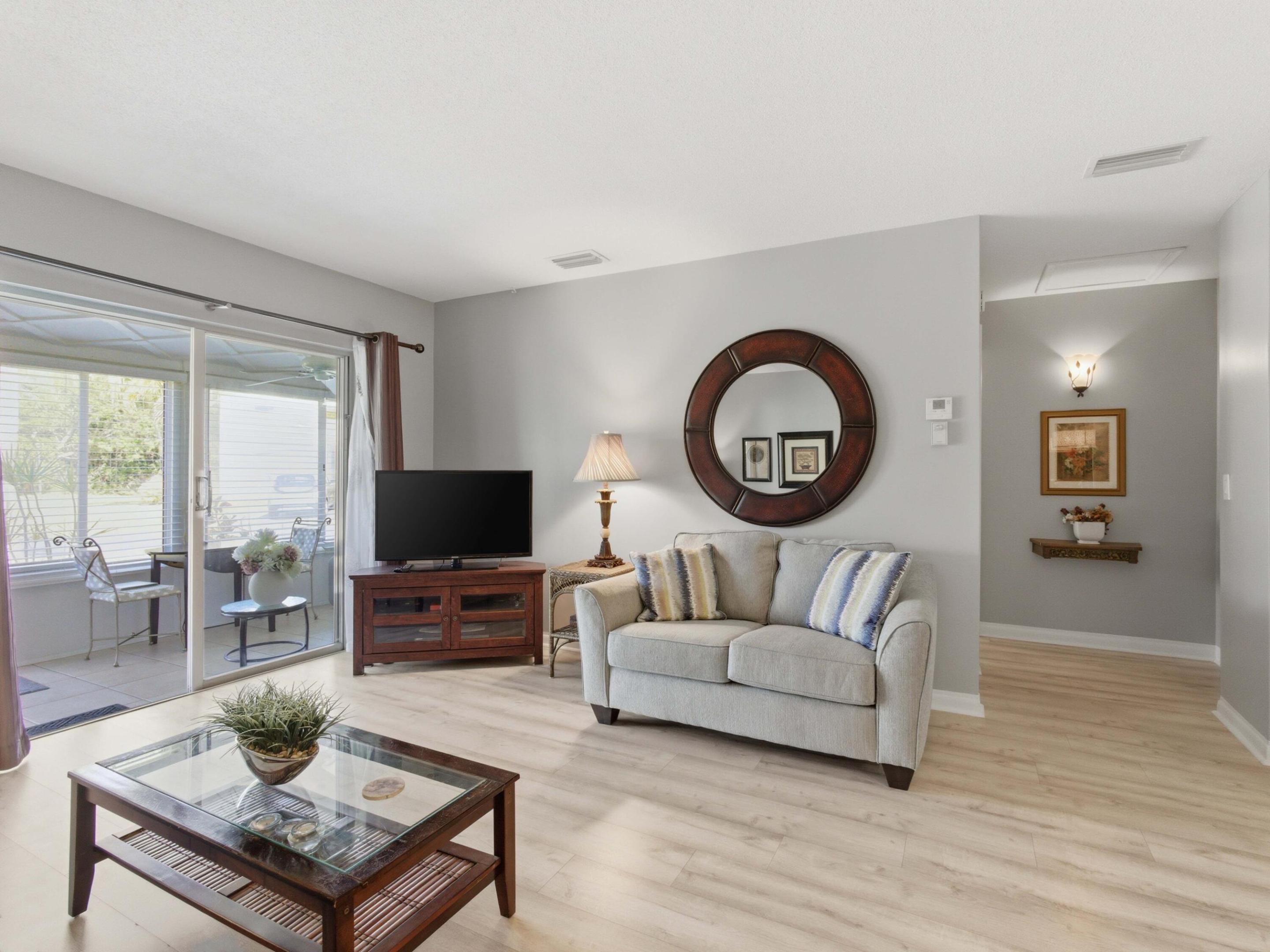 FOUR SEA SUNS - Residential